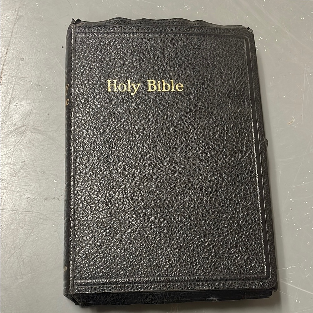 King James Version Black Holy Bible, The World Publishing Company
